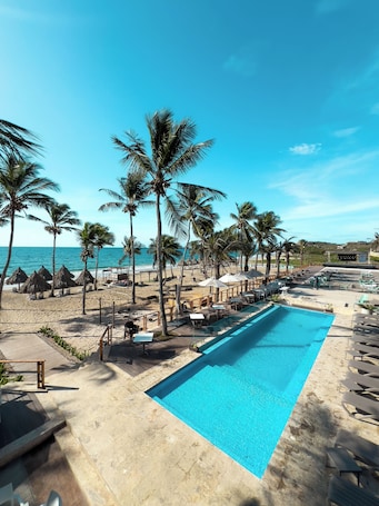 2 outdoor pools, pool umbrellas, pool loungers. Tibisay Hotel Boutique Margarita