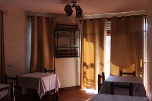 2 restaurants; breakfast, lunch, and dinner served - Sky Beach Hotel (Entebbe)