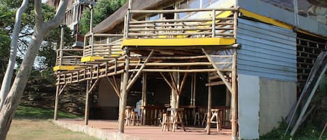 2 barer/lounger, bassengbar og strandbar