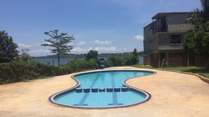 Kolam renang terbuka