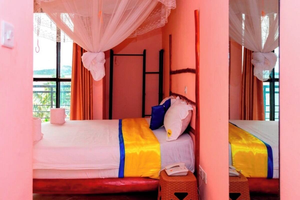 Deluxe Double Room | Premium bedding, memory foam beds, desk, laptop workspace