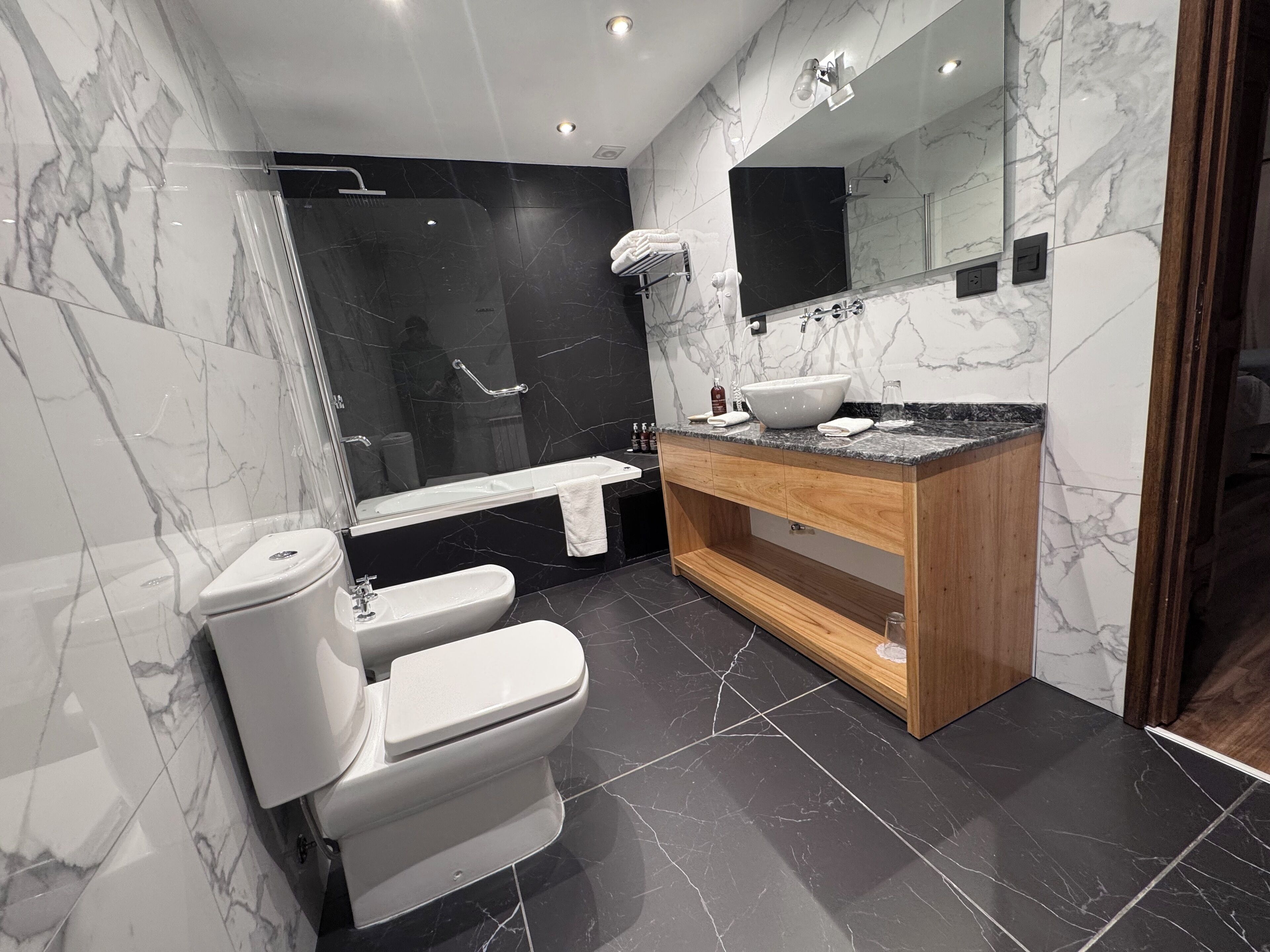 deluxe double room | bathroom | free toiletries, hair dryer, bidet, towels