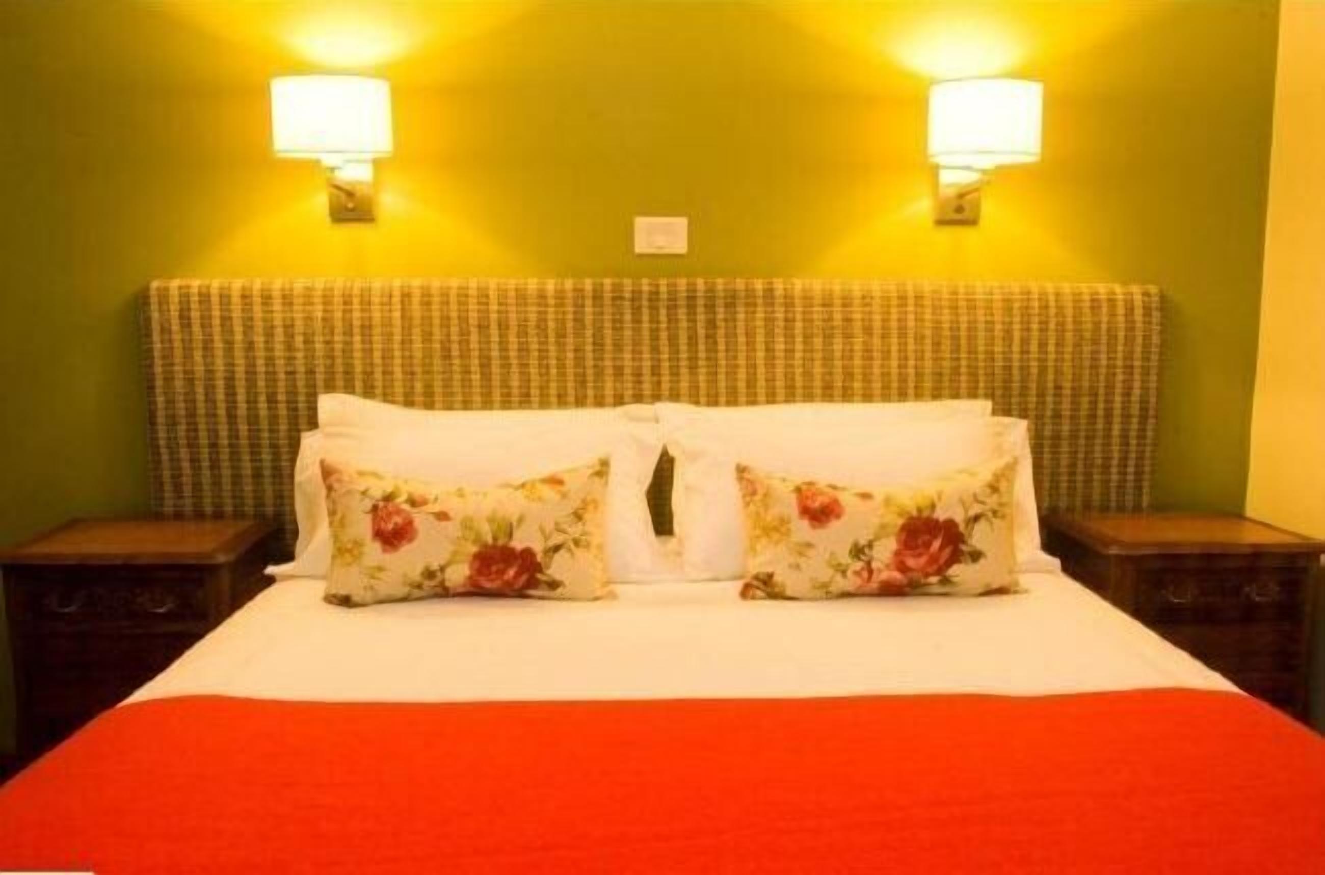 Premium bedding, down comforters, in-room safe, individually decorated