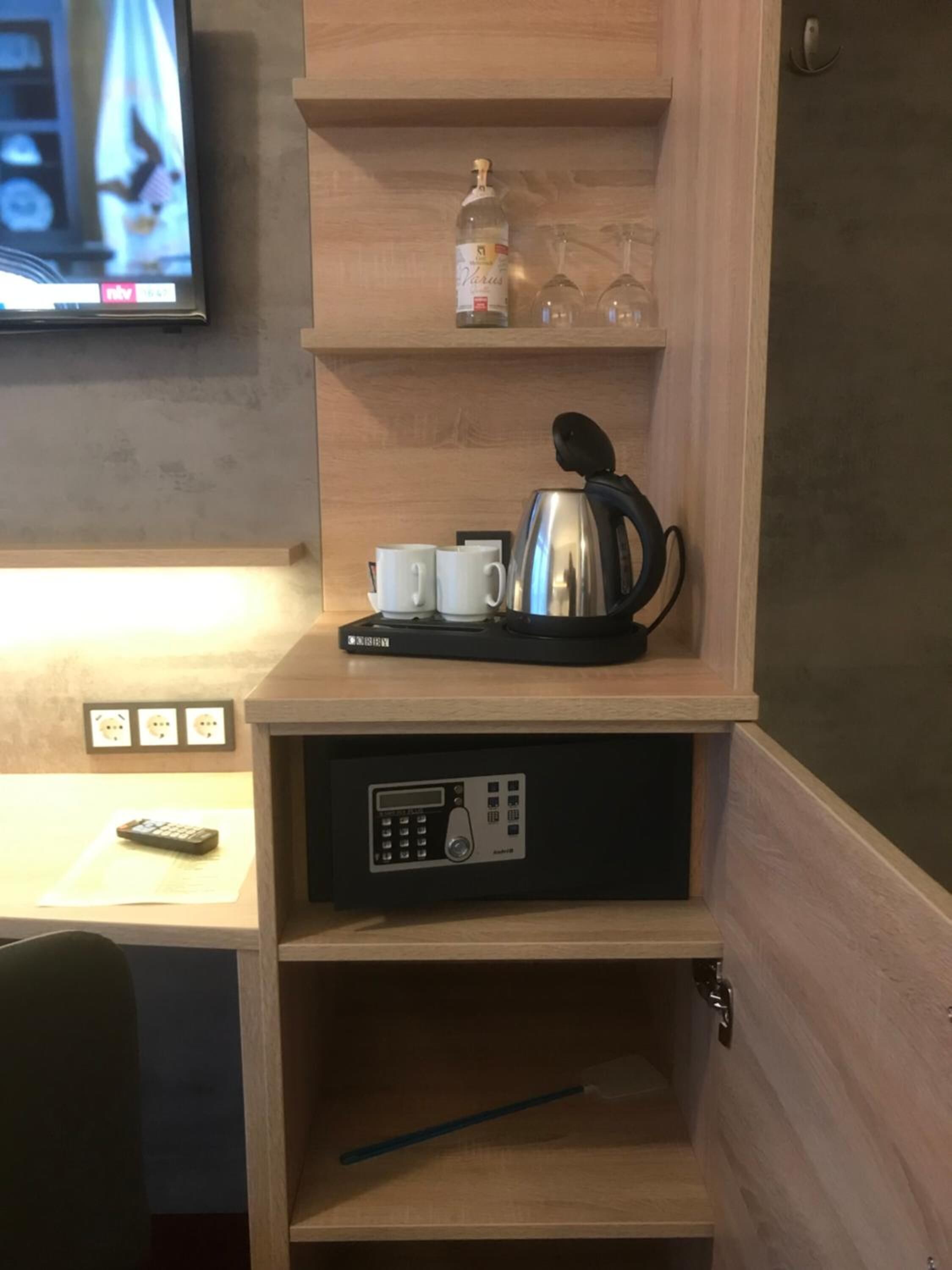 hypo-allergenic bedding, in-room safe, desk, blackout curtains