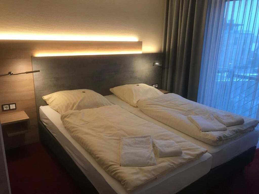 hypo-allergenic bedding, in-room safe, desk, blackout curtains