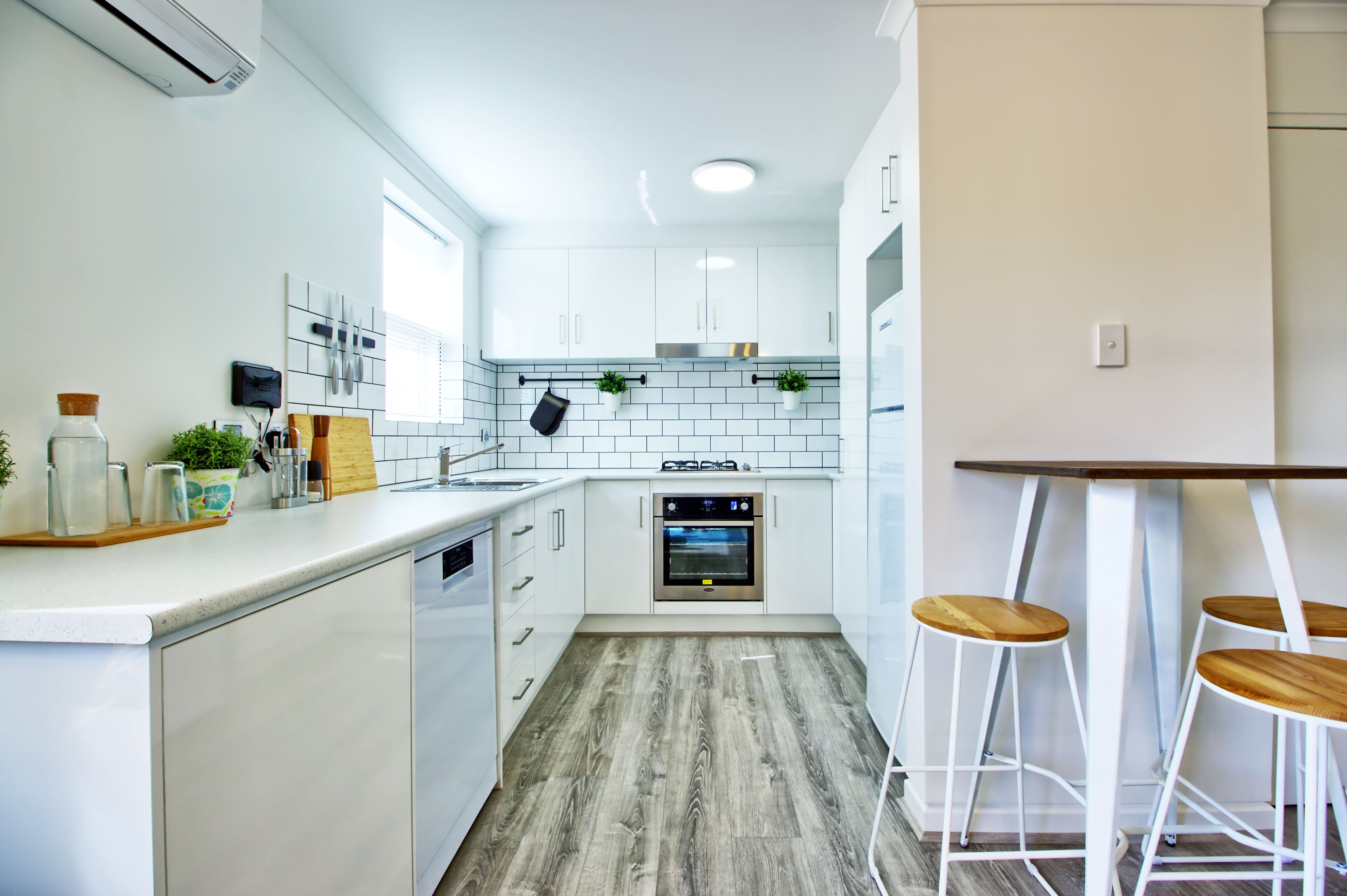 Stylish Modern 2 BR | Great location | WIFI + Netflix