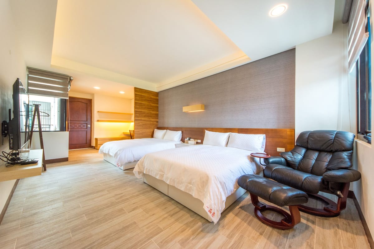Classic Duplex, 2 Bedrooms | 1 bedroom, soundproofing, rollaway beds, free WiFi