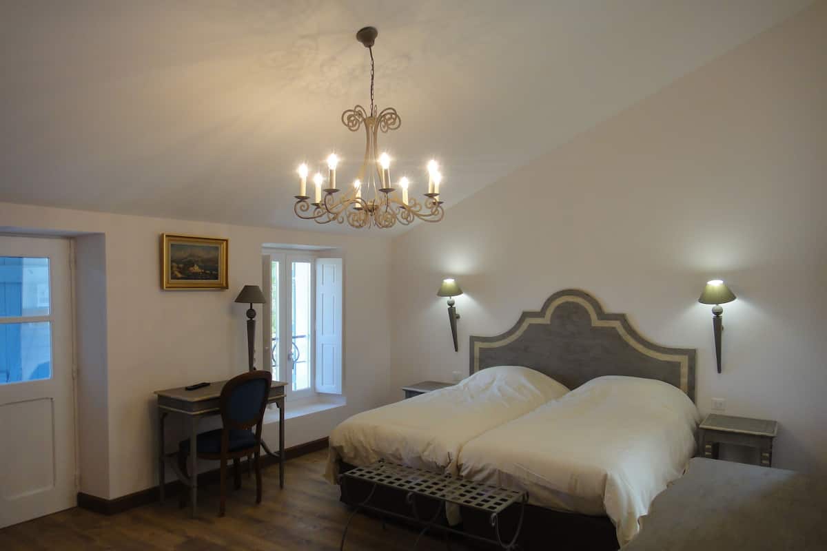 Family Room, 3 Twin Beds, Kitchen | Free WiFi, bed sheets