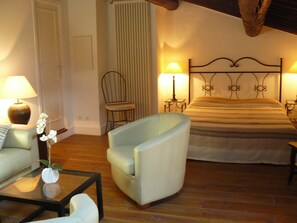 Family Room, Multiple Beds, Pool View | Free WiFi, bed sheets - Les Terres de Saint Hilaire (Ollieres)