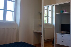 Twin Room, Shared Bathroom | Room amenity