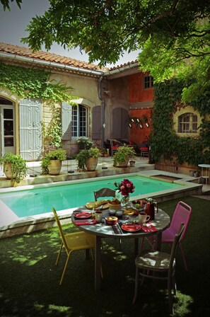 Outdoor pool, pool loungers