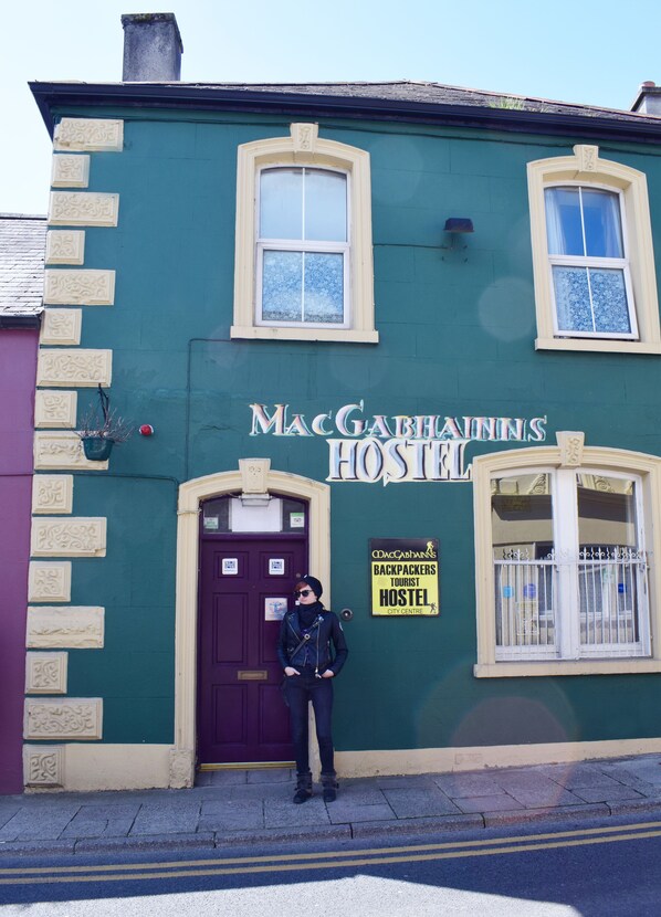 Front of property - MacGabhainn's Backpacker Hostel (Kilkenny)