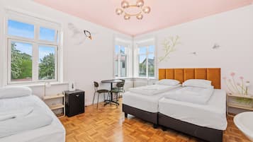 Triple Room with Shared Bathroom and Hot Tub Access | Premium bedding, blackout drapes, travel crib, free WiFi