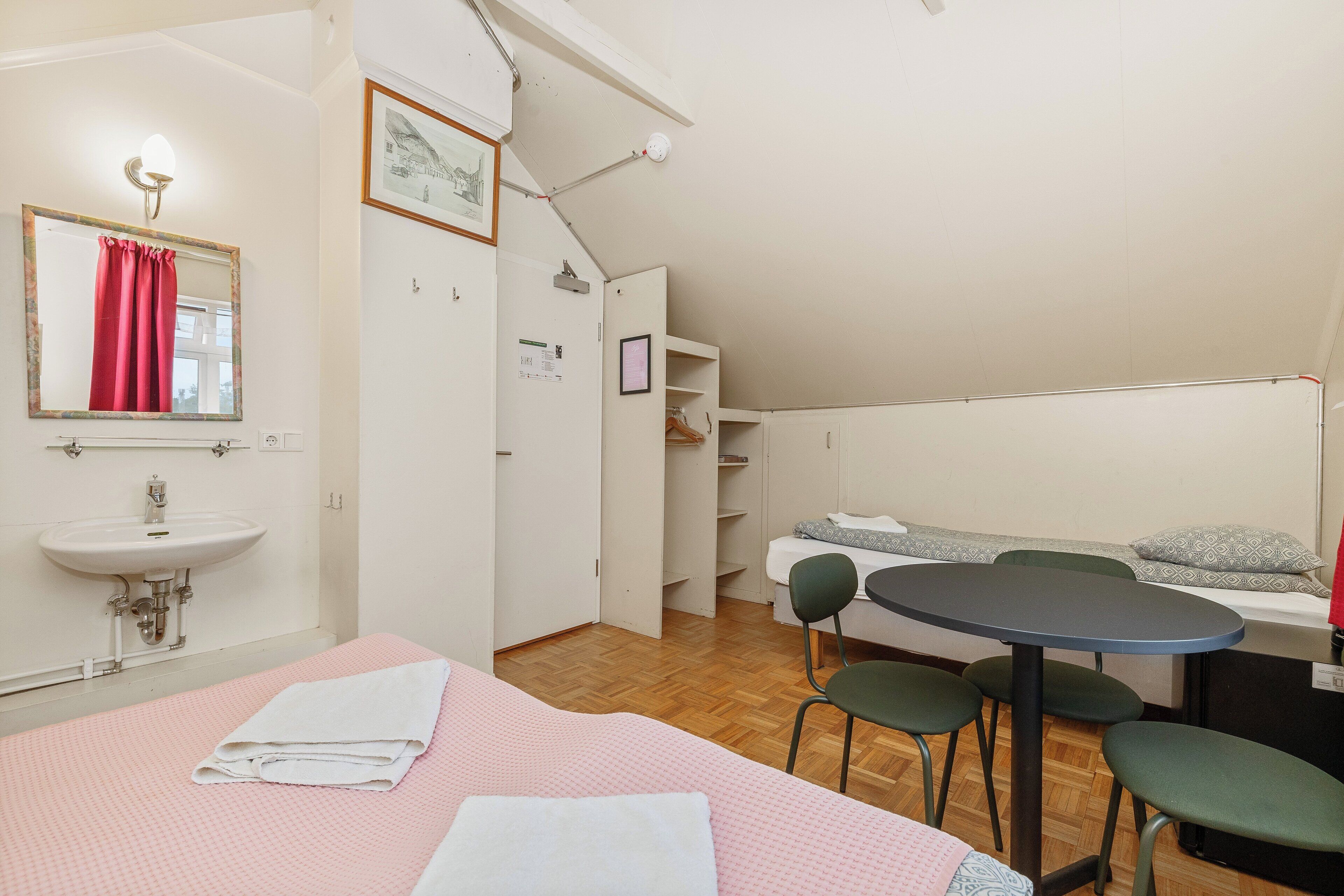 Photo - Downtown Reykjavík Baldursbrá Guesthouse