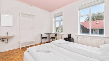 Double or Twin Room with Shared Bathroom and Hot Tub Access | Premium bedding, blackout drapes, travel crib, free WiFi