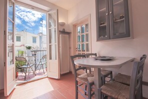 Dining - Charming 3 Bedroom Apartment in Duomo Area. (Firenze)