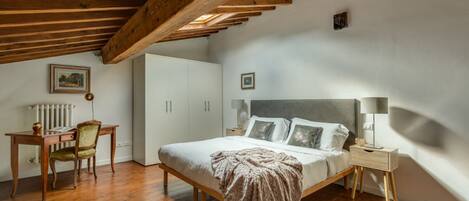 1 makuuhuone, silitysrauta/-lauta, Wi-Fi