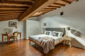 1 habitación, tabla de planchar con plancha y wifi