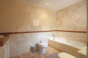 Bathroom - Large two bedroom apartment Elviria (Marbella)