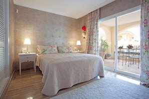 Room - Large two bedroom apartment Elviria (Marbella)