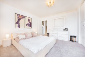 6 slaapkamers, een kluis op de kamer, een strijkplank/strijkijzer