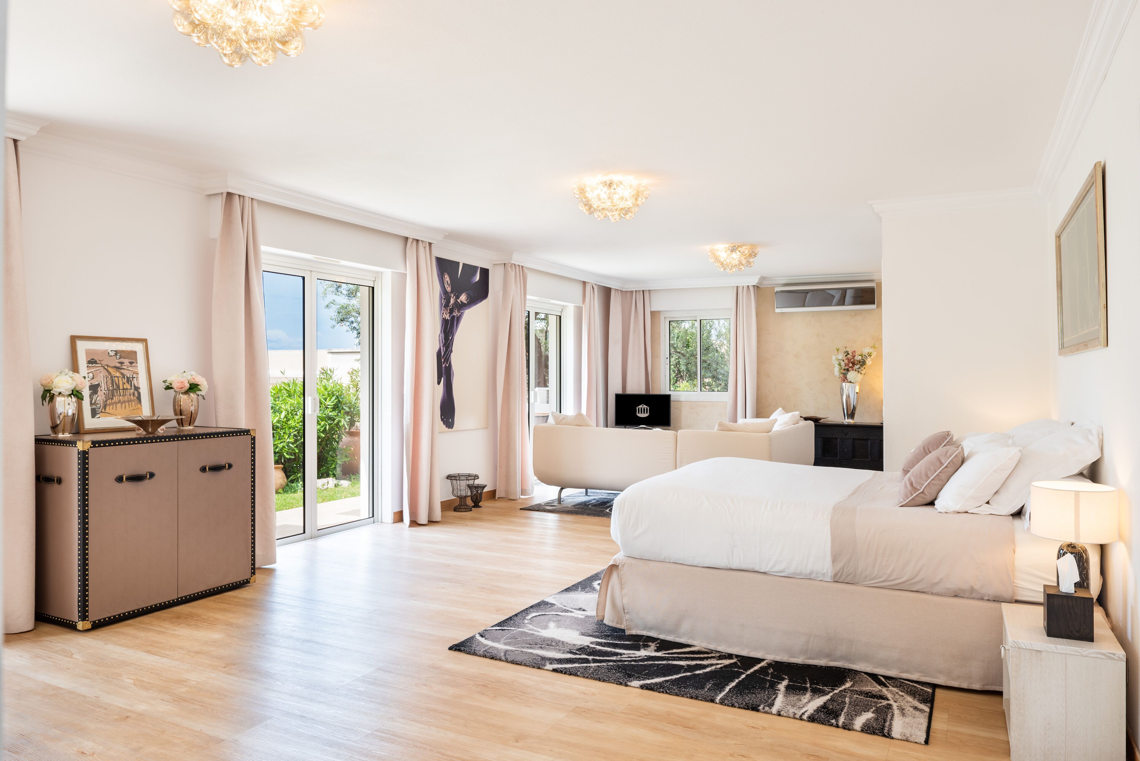 6 bedrooms, in-room safe, iron/ironing board, travel cot