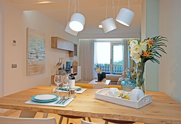 Dining - Modern Three bed ground floor apartment La Mairena (Ojen)