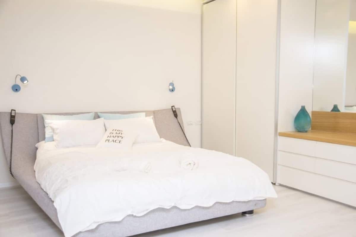 Superior Apartment, Sea View, Ground Floor | Desk, soundproofing, iron/ironing board, free WiFi