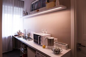 Fridge, microwave, stovetop, coffee/tea maker - Light Charme (Milan)