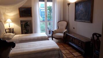 Doppel- oder Zweibettzimmer, Balkon (Moon) | Schreibtisch, kostenloses WLAN