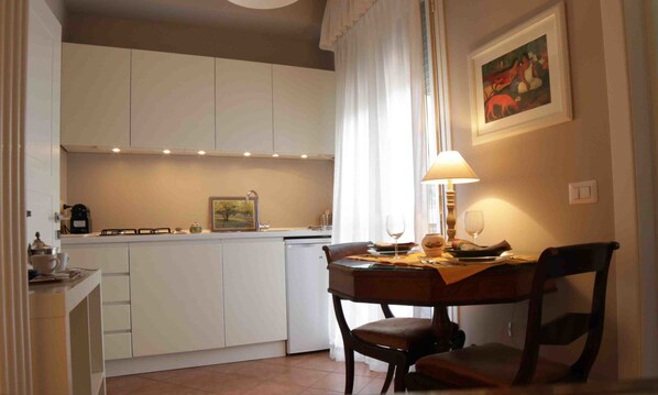 Deluxe Apartment, Balcony | Private kitchen | Fridge, microwave, stovetop, coffee/tea maker - Light Charme (Milan)