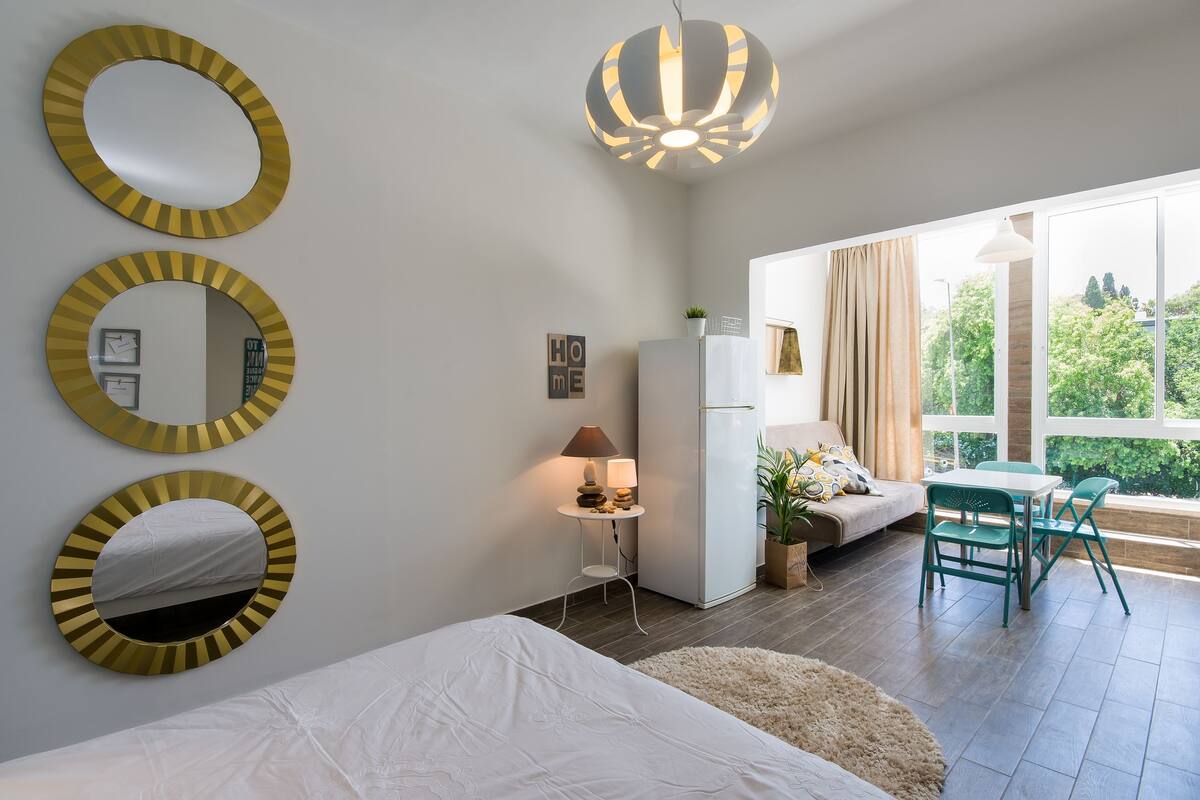 Family Studio | Living area | Flat-screen TV, pay films