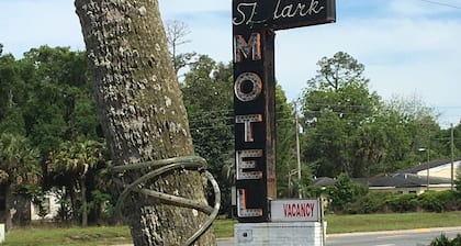Skylark Motel