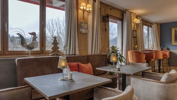 Petit déjeuner buffet (17 EUR par personne)