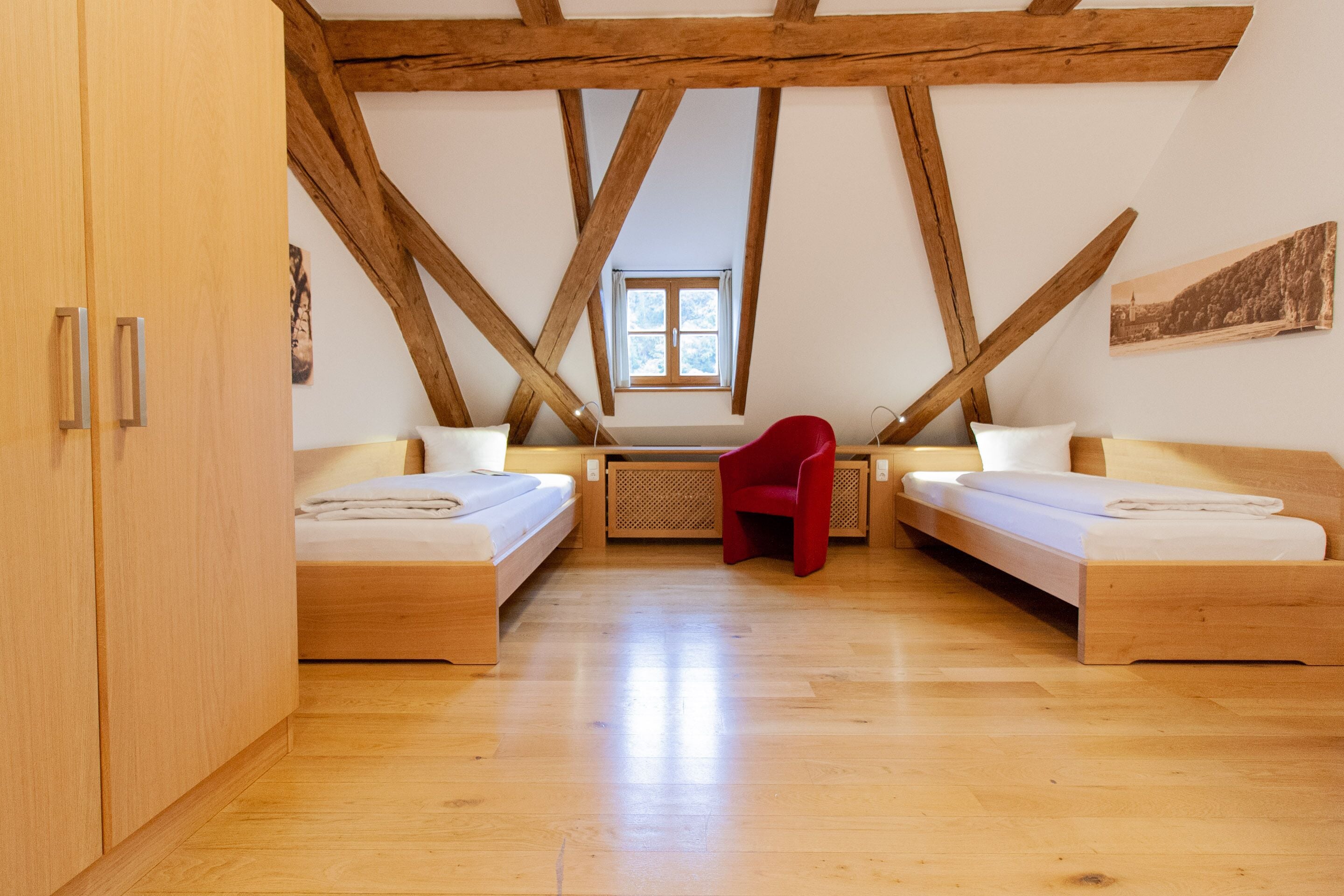 Standard Twin Room | Hypo-allergenic bedding, desk, free WiFi, bed sheets