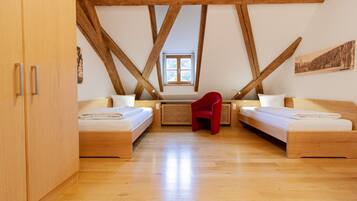 Standard Twin Room | Hypo-allergenic bedding, desk, free WiFi, bed sheets