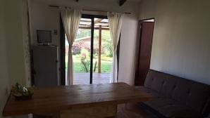 Flat-screen TV - Cabañas Te'Ao (Hanga Roa)