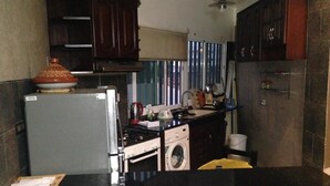 Appartement, 2 chambres | Cuisine privée | Réfrigérateur, un four, surface de cuisson, bouilloire électrique