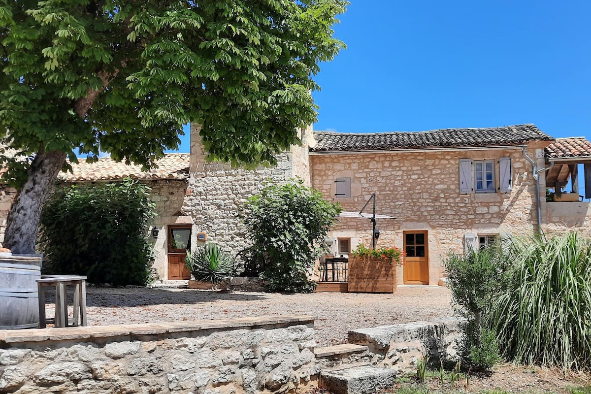 Family Apartment | Down duvets, individually decorated, individually furnished, free WiFi