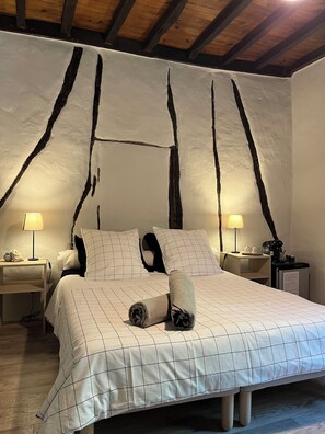 Basic Double Room (Maurice) | Down comforters, individually decorated, individually furnished