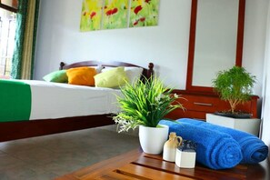 Deluxe Double Room, 1 King Bed, Non Smoking | In-room safe, soundproofing, free WiFi, bed sheets - Villa Nine Kandy (Kandy)