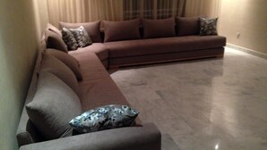 Appartamento, 3 camere da letto, non fumatori | Area soggiorno | TV al plasma 50 pollici con canali satellitari, TV