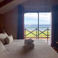 Cabin | 3 bedrooms, in-room safe, free cribs/infant beds, free WiFi