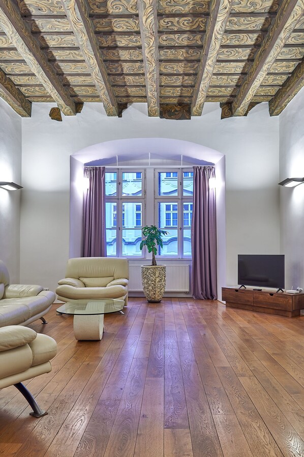 Apartment Mostecka 2 Annex | 1 bedroom, minibar, in-room safe, individually furnished