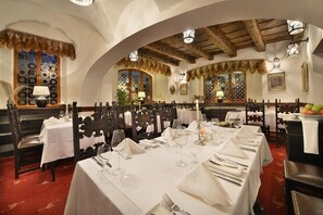 Dining - Hotel U Tri Pstrosu (Prague)