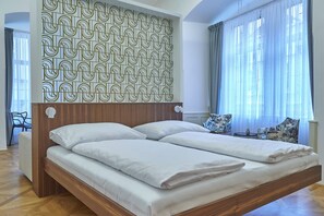 Apartment - Mostecka Annex | In-room safe, individually furnished, desk, laptop workspace - Hotel U Tri Pstrosu (Prague)