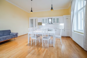 Apartment - Drazickeho namesti Annex | Opções para refeição no quarto