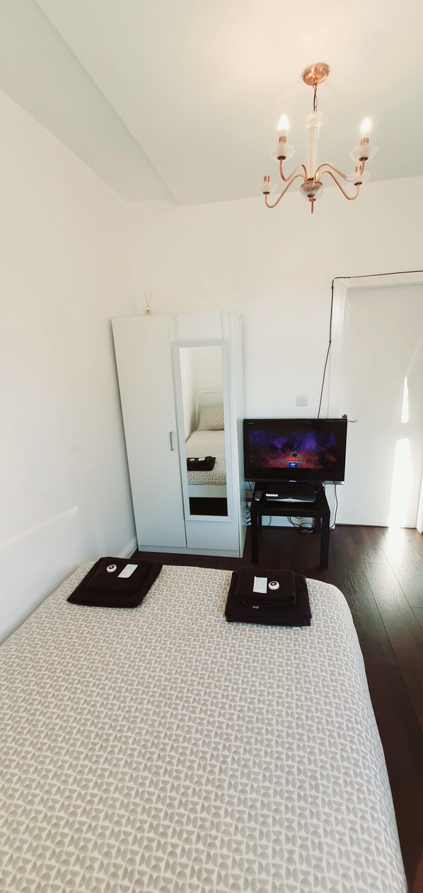 1 bedroom, desk, iron/ironing board, free WiFi