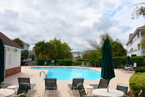 Departamento, varias camas | Alberca al aire libre