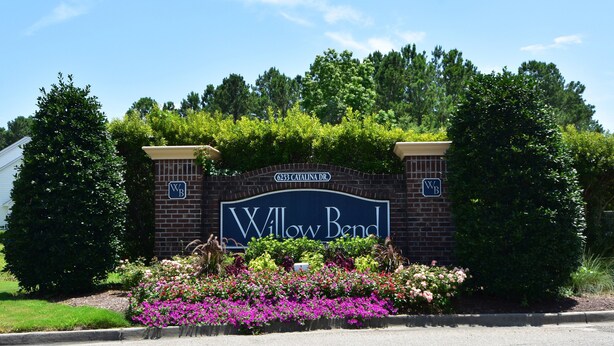 A sign for Willow Bend at 6253 Catalina Dr.